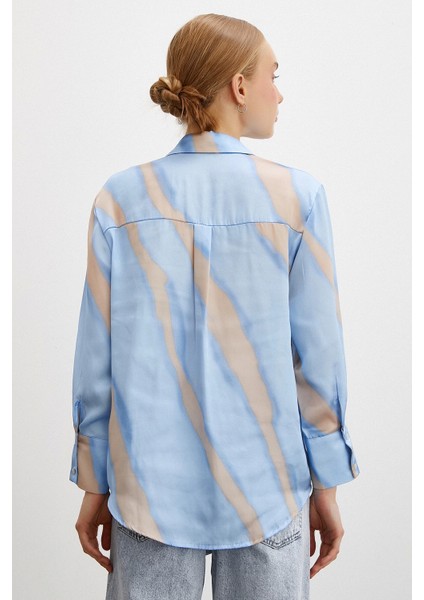 Desenli V Yaka Saten Gömlek Mavi fırsatları