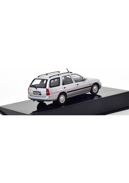 1:43 Ixo 1996 Ford Escort Turnier modelleri