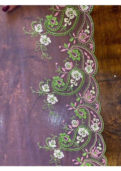 En 21 cm Lila Renkli Nakış Işleme Çiçekli Şerit Tül Dikiş Aplike fiyatları