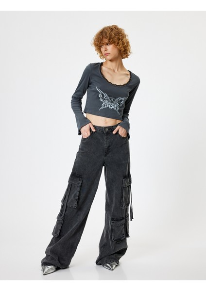 Crop Tişört Uzun Kollu Baskılı U Yaka Dantel Detaylı Slim Fit fiyatları