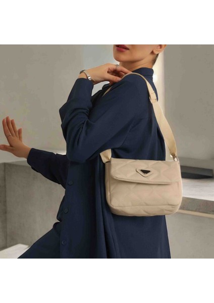 Kadın Omuz Askılı Kapitone Çanta