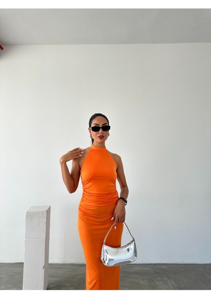 Halter Yaka Sırtı Bağcık Detaylı Büzgülü Sandy Elbise modelleri