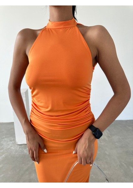 Halter Yaka Sırtı Bağcık Detaylı Büzgülü Sandy Elbise fırsatları