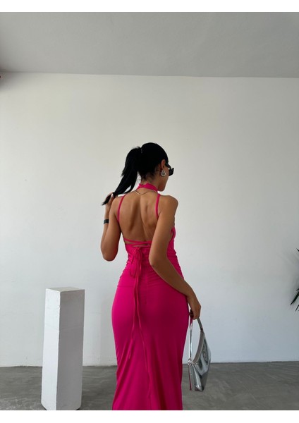 Halter Yaka Sırtı Bağcık Detaylı Büzgülü Sandy Elbise modelleri