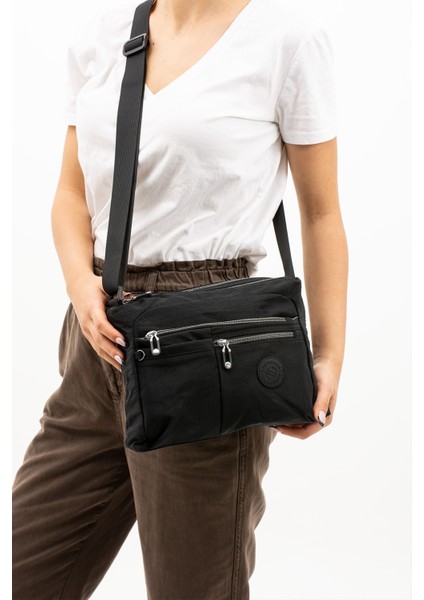 Kadın Çok Gözlü Suya Dayanıklı Krinkıl Kumaş Siyah Renkli Ayarlanabilir Çapraz Askılı Omuz Çantası