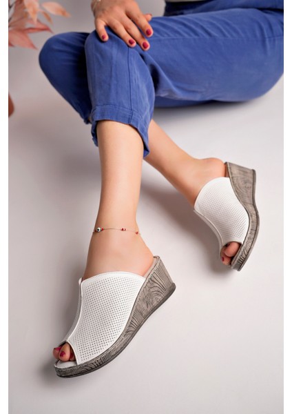 Kadın Beyaz Dolgu Topuklu Yumuşak Taban Rahat Terlik