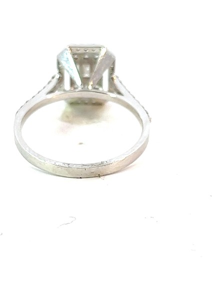 0,51 Ct 2,22 gr Baget Yarımtur Pırlanta Yüzük