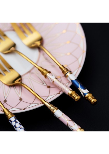 J Tarzı Vintage Çatal Paslanmaz Çelik Altın Pasta Çatalı Tatlı Meyve Çatalı Seramik Uzun Sap Parti Için Kullanılan Hamurişi Salyangoz Çatal Tabaktır (Yurt Dışından) fırsatları