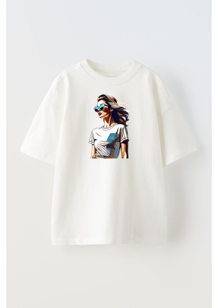 Unisex Beyaz Oversize Pamuk Saçları Savrulan Gözlüklü Kız Baskılı Örme T-Shirt