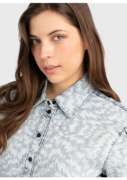 Normal Gömlek Yaka Desenli Açık Mavi Kadın Gömlek 241W1620 modelleri