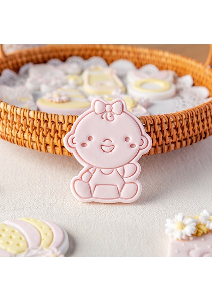 PC0021 Stili Kız Bebek Bisküvi Kalıp Akrilik Kabartma Basın Damga Önlük Başlık Fondan Kurabiye Kesici Ev Bebek Duş Dıy Pişirme Araçları (Yurt Dışından) indirimleri