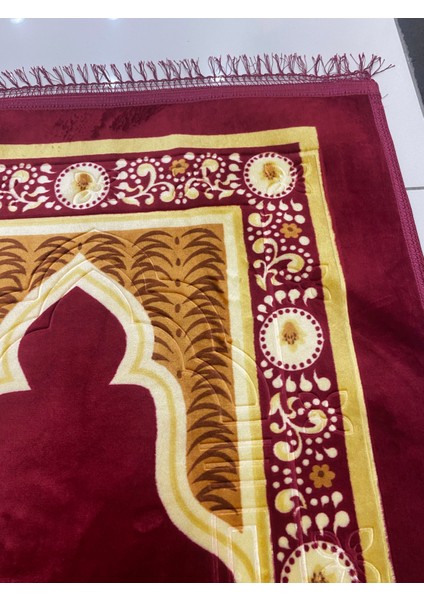 Desenli Peluş Seccade Kırmızı