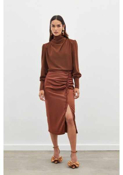 Büzgü Detaylı Saten Etek - Kahve