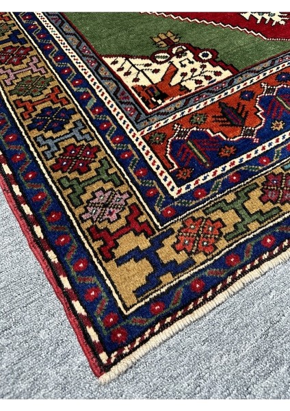 El Dokuması Taşpınar Halısı 137X150 Kare Ölçü Yeşil Kırmızı Halı