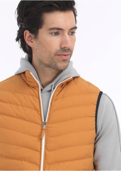 Turuncu Regular Fit Dik Yaka Casual Dokuma Spor Yelek fırsatları