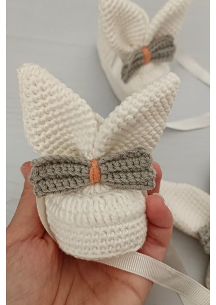 El Örgü Bebek Patik, Diş Kaşıyıcı ve Isimli Emzik Zinciri Ahşap Amigurumi Emzik Askısı Seti