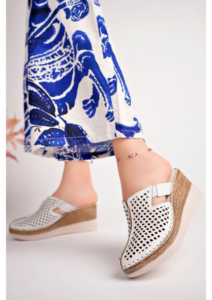 Kadın Hakiki Deri Beyaz Dolgu Topuklu Yumuşak Tabanlı Terlik fiyatları