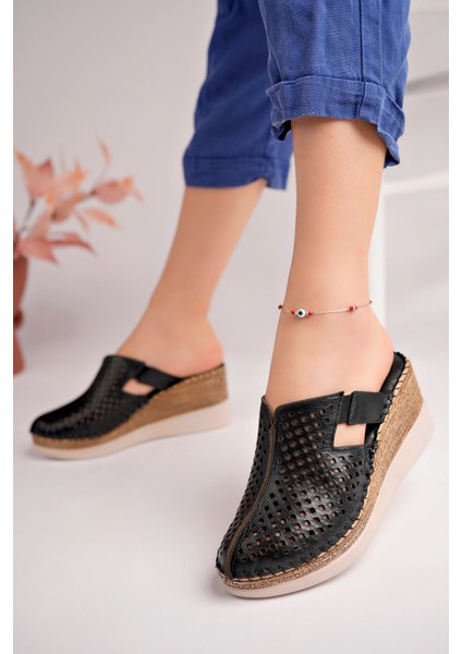 Kadın Hakiki Deri Siyah Dolgu Topuklu Yumuşak Tabanlı Terlik