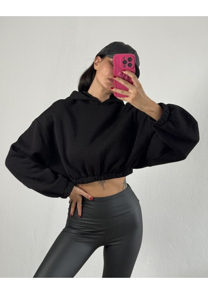 Siyah Kapşonlu Geniş Kesim Şardonlu Crop Sweatshirt 26260