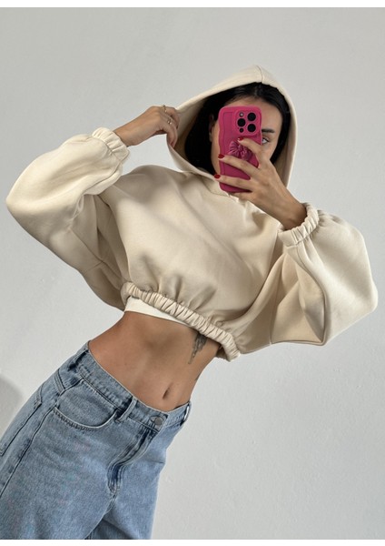 Kutup Beyazı Kapşonlu Geniş Kesim Şardonlu Crop Sweatshirt 26260