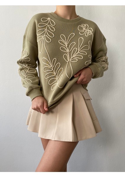 Küf Yeşili Nakışlı Kısa Sweatshirt 26071 fırsatları