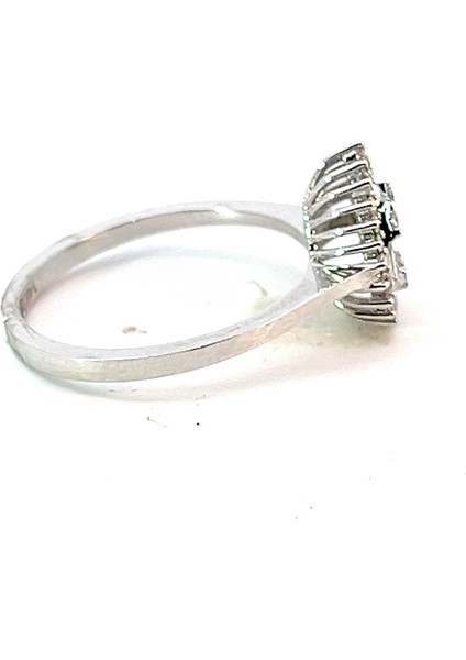 0,26 Ct 2,2 gr Damla Şeklinde Pırlanta Baget Yüzük fırsatları