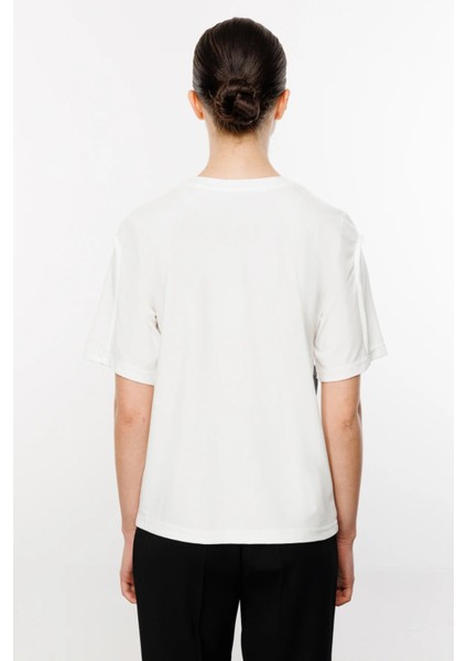 Çiçek Kabartmalı T-Shirt fırsatları