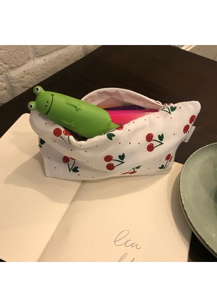 Kiraz Desenli Yıkanabilir Fermuarlı Tek Gözlü Bez Kalemlik Kalem Kutusu Cüzdan Makyaj Çantası fiyatları
