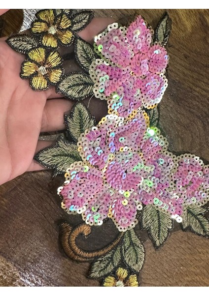 21X10 cm Nakış ve Payet Işleme Pembe Çiçekli Arma Dikiş Aplike