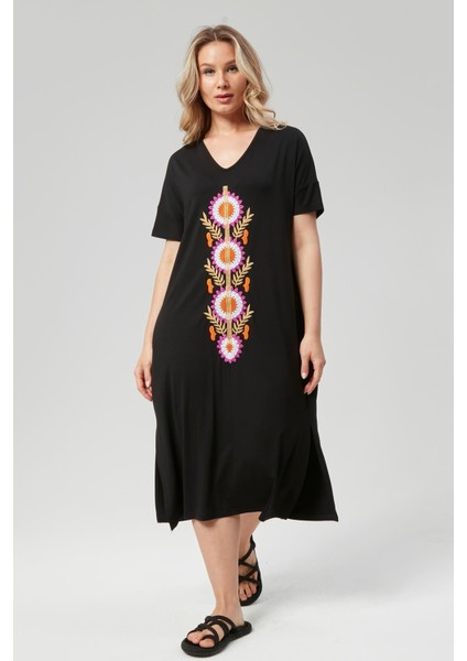 Kadın Büyük Beden Çiçek Nakış Detaylı Siyah Elbise