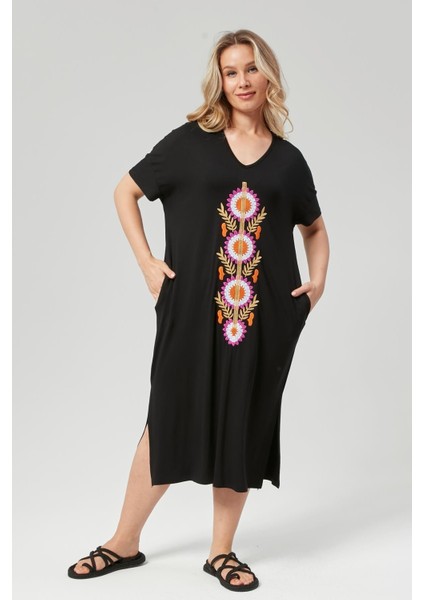 Kadın Büyük Beden Çiçek Nakış Detaylı Siyah Elbise fiyatları