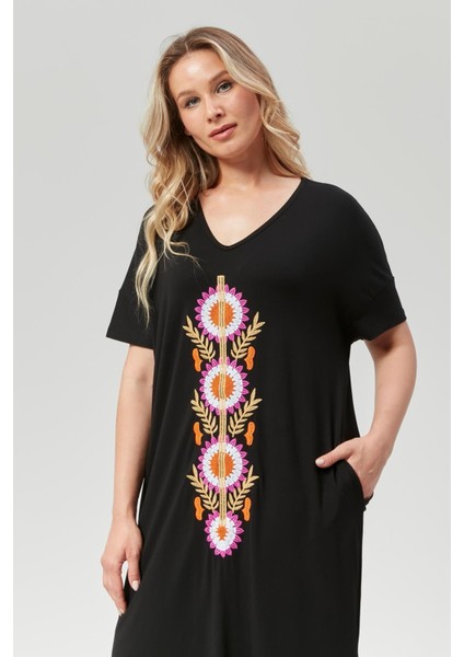 Kadın Büyük Beden Çiçek Nakış Detaylı Siyah Elbise modelleri