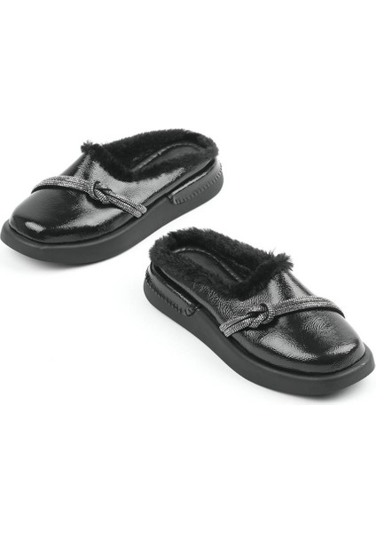 Paris Siyah Kırışık Rugan Tüylü ve Taş Detaylı Terlik modelleri