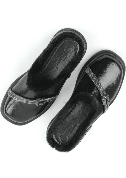 Paris Siyah Kırışık Rugan Tüylü ve Taş Detaylı Terlik indirimleri