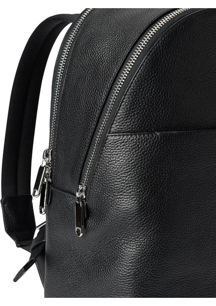 Round Pack L Pebbled Leather Bag