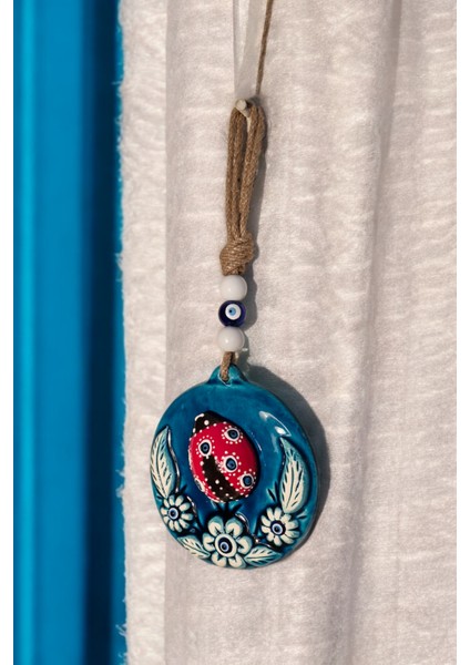 Dekoratif Uğur Böcekli Çiçek Desenli Asmalı Seramik Süs 13 x 14 cm