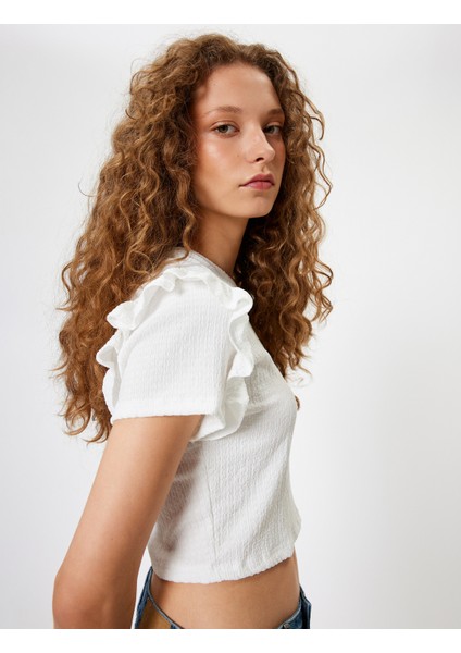 Bisiklet Yaka Tişört Fırfır Detaylı Kelebek Kol Dokulu