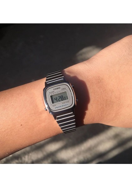 LA670WA-7DF Retro Kadın Dijital Kol Saati Plastik Mineral Gri 1 Atm Düz Quartz Çelik Beyaz Al indirimleri