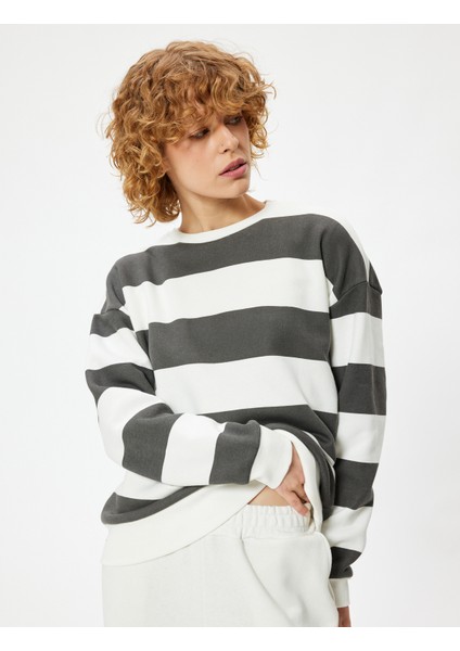 Oversize Sweatshirt Bisiklet Yaka Uzun Kollu Renk Bloklu modelleri