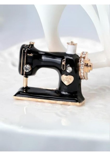 Gold Detaylı Dikiş Makinesi Broş