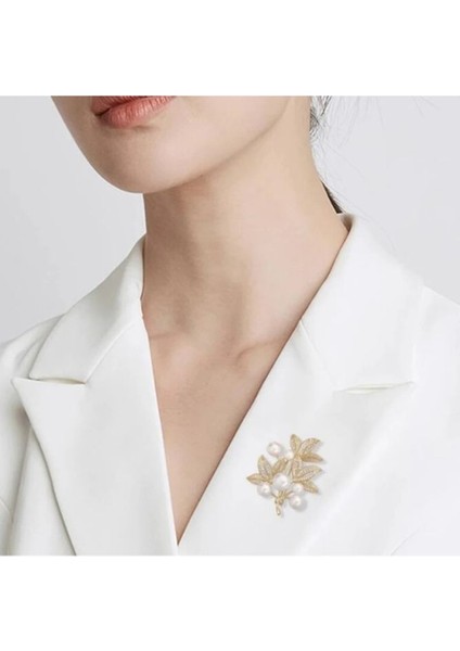 Zarif İnci Detaylı Üç Yaprak Yaka İğnesi Kadınlar İçin Şık Aksesuar fırsatları