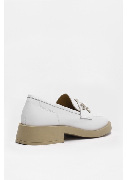 Morris Beyaz Hakiki Deri Gümüş Aksesuarlı Kadın Loafer fırsatları