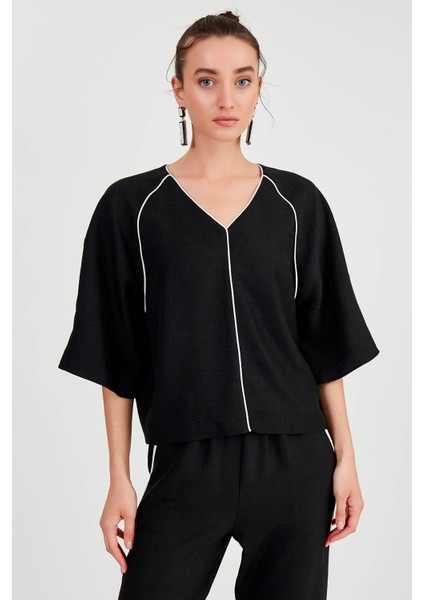 V Yaka Şerit Detaylı Bluz