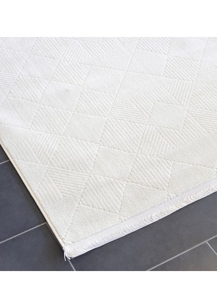 Delüx 9228 Beyaz Yumuşak Dokulu Halı Salon Mutfak Kesme Yolluk Makine Halısı