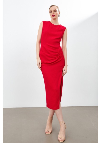 Kırmızı Belden Büzgü Detaylı Yırtmaç Detaylı Elbise fırsatları
