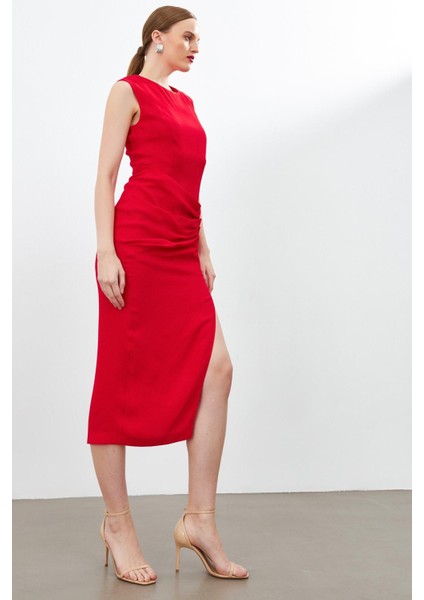 Kırmızı Belden Büzgü Detaylı Yırtmaç Detaylı Elbise indirimleri
