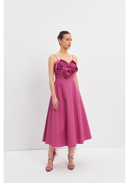 Gül Kurusu Yakası Gül Detaylı Ince Askılı Midi Boy Elbise