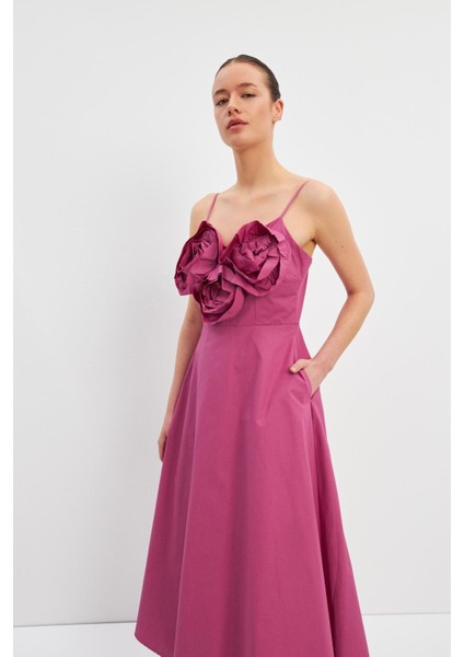 Gül Kurusu Yakası Gül Detaylı Ince Askılı Midi Boy Elbise fırsatları