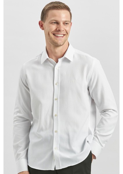 Beyaz Uzun Kol Kendinden Desenli Armürlü 032 Sert Yaka Casual Slim Fit Gömlek 1004240249 fırsatları