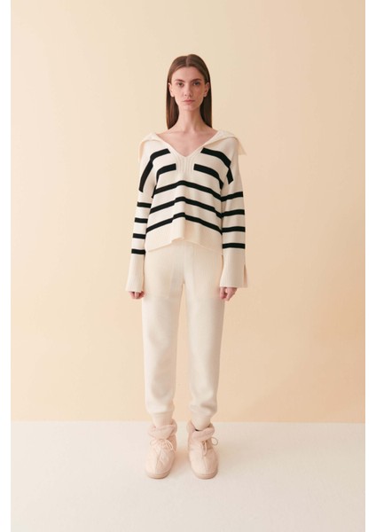 Kemik Rengi Çizgili Kadın Kazak